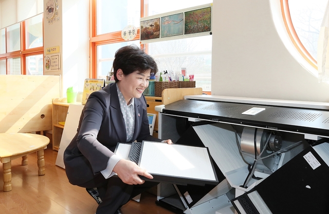 ▲ 강은희 대구시교육감이 12일 오후 신천가온유치원을 방문해 공기정화장치 현장 점검을 실시했다.ⓒ대구교육청