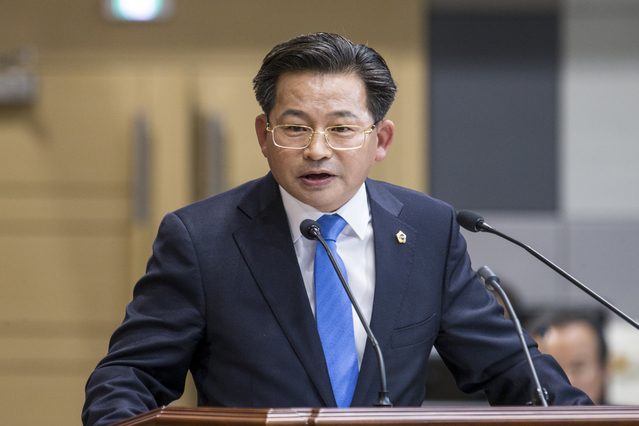 ▲ 김시환(건설소방위원회) 경북도의원은 12일 제307회 임시회 제1차 본회의 도정질문을 통해 대구광역권 전철망구축 건설사업과 통합신공항 추진 문제 등을 집중 거론했다.ⓒ경북도의회