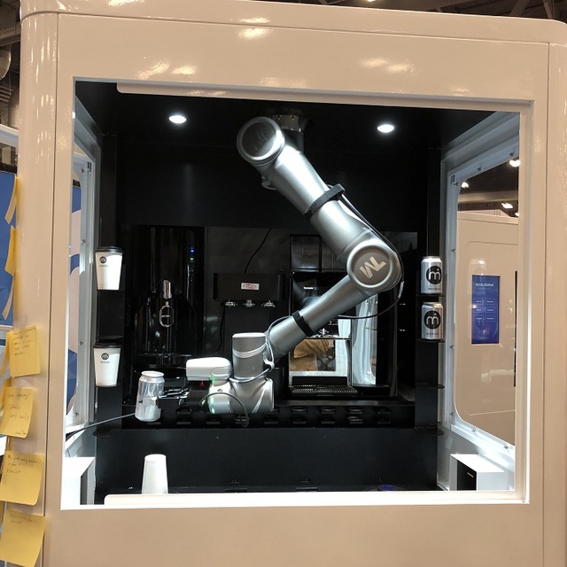 ▲ 푸드테크 기반 스타트업 모이다가 선보인 커피로봇. ⓒ김수경 기자