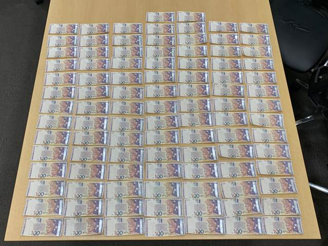 ▲ 고객이 KEB하나은행에 환전을 요청한 말레이시아 링기트화 위폐 100매.ⓒKEB하나은행