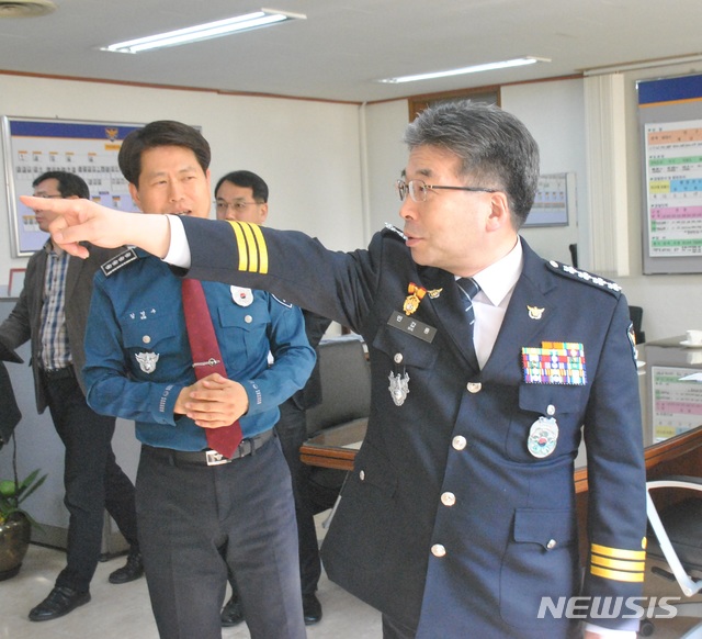 ▲ 민갑룡 경찰청장(사진 우측). ⓒ뉴시스