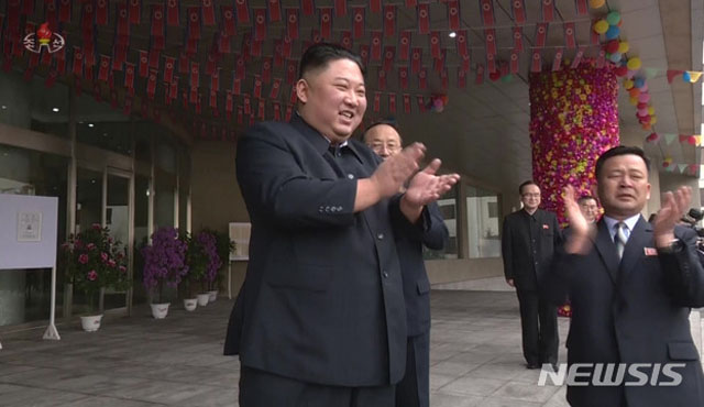 ▲ 지난 10일 김책 공대를 찾아 최고인민회의 대의원 선거를 한 김정은. 본인은 입후보 하지 않은 것으로 알려졌다. ⓒ뉴시스. 무단전재 및 재배포 금지.