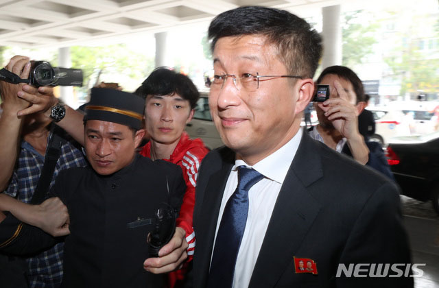 ▲ 베트남 하노이 2차 미북 정상회담 당시 김혁철의 모습. ⓒ뉴시스. 무단전재 및 재배포 금지.