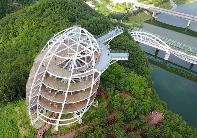 ▲ 단양의 랜드마크 만천하스카이워크 모습.ⓒ단양군