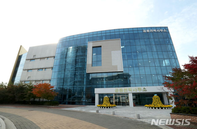 ▲ 개성남북공동연락사무소. 이를 개보수할 때도 한국 정부는 10억 원 어치가 넘는 건축자재와 장비 등을 가져갔다. ⓒ뉴시스. 무단전재 및 재배포 금지.