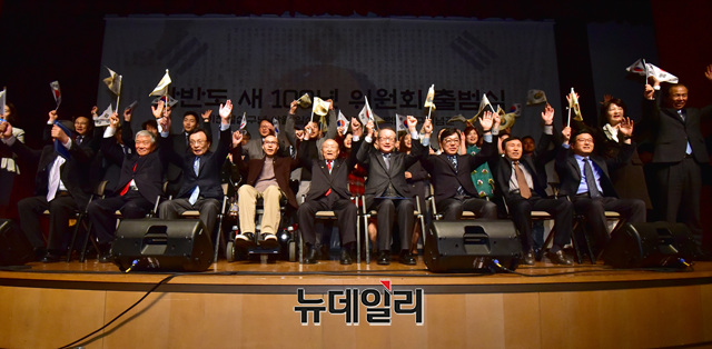 ▲ 더불어민주당은 14일 백범김구기념관에서 한반도 새100년 위원회를 출범했다. 이종현 기자