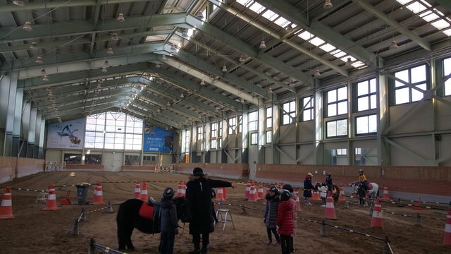 ▲ 영천시가 지역 초·중·고 학생들을 대상으로 4월부터 운주산승마장을 필두로 공공승마장 2개소와 민간승마장 4개소에서 총사업비 5억4600만원을 투입해 학생승마 체험을 실시한다.ⓒ영천시