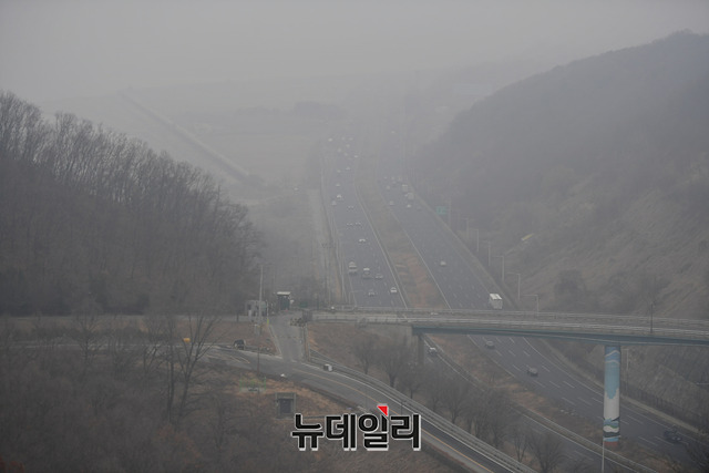 ▲ 전망대에서 임진각 방면의 차량 ⓒ 정상윤 기자