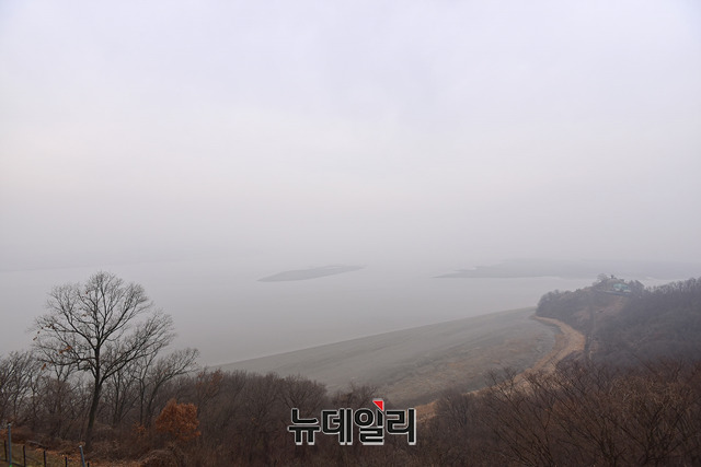 ▲ 전망대에서 임진각 방면의 차량 ⓒ 정상윤 기자