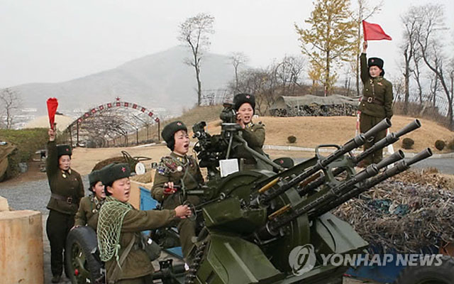 ▲ 방공훈련을 하는 북한 노농적위대 고사포 부대. ⓒ연합뉴스. 무단전재 및 재배포 금지.