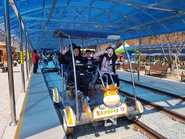 ▲ 대구 달성군(군수 김문오) 드림스타트는 지난 16일 드림스타트 아동 및 가족 40여 명과 함께 화랑정신 발상지인 경북 청도로 찾아 가족문화체험을 실시했다.ⓒ달성군