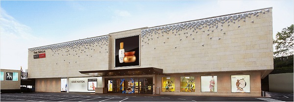 ▲ 대기업 면세점 특허권이 최대 10년까지 보장되면서 특허권 연장 첫 특혜는 올해 서울·제주점 만료를 앞둔 호텔신라가 누릴 전망이다. 연장 심사를 통과할 경우 오는 2025년까지 영업이 가능하다. 면세업계는 면세법 개정 첫 사례를 두고 귀추를 주목하고 있다.ⓒ호텔신라