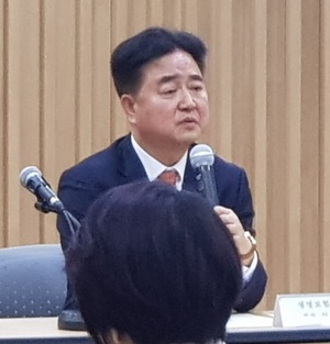 ▲ 신용길 생명보험협회장은 19일 오전 서울 광화문 생명보험교육문화센터에서 열린 '2019년 생명보험협회 기자간담회'에서 올해 중점 과제 6가지를 발표했다.ⓒ뉴데일리