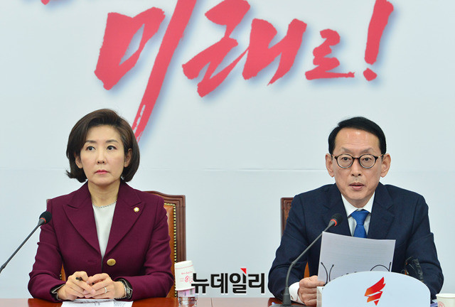 ▲ 자유한국당 나경원 원내대표와 김도읍 의원. ⓒ박성원 기자