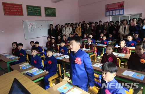 ▲ 북한 초등학교 교실의 수업 모습ⓒ뉴시스. 무단 전재 및 재배포 금지.