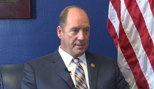 ▲ 트럼프 정부에 중국은행 제재를 강력히 촉구하고 있는 테드 요호 美하원의원. ⓒ미국의 소리 보도 화면캡쳐.