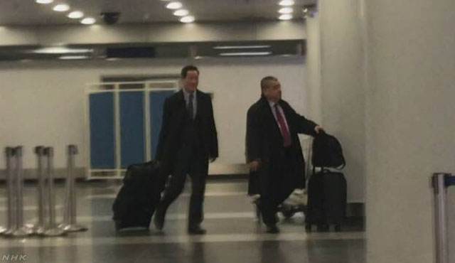 ▲ 지난 19일 중국 베이징 서우두 공항에서 포착된 북한 대사들. ⓒ일본 NHK 관련보도 화면캡쳐.