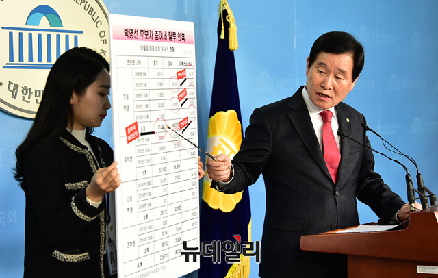 ▲ 곽대훈 자유한국당 의원이 21일 오전 국회 정론관에서 기자회견을 갖고 박영선 중소벤처기업부장관 후보자의 증여세 탈루 의혹관련 기자회견을 갖고 있다. 이종현 기자