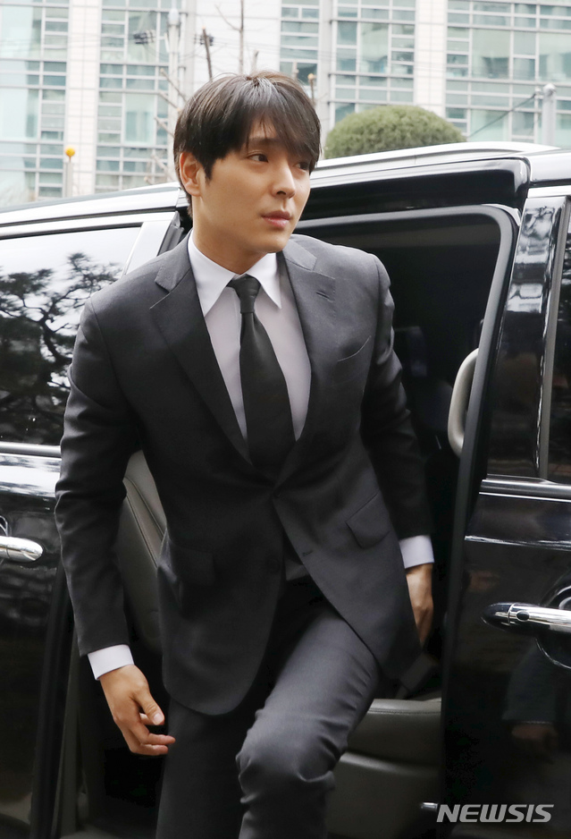 ▲ FT 아일랜드 전 멤버 최종훈이 경찰 조사를 받기 위해 16일 서울지방경찰청 광역수사대로 출석하고 있다. ⓒ뉴시스