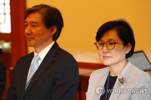 ▲ 청와대 조국 민정수석과 조현옥 인사수석. ⓒ연합뉴스