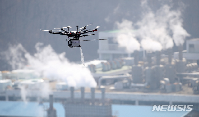 ▲ 미세먼지 단속하는 국립환경과학원 드론 ⓒ뉴시스