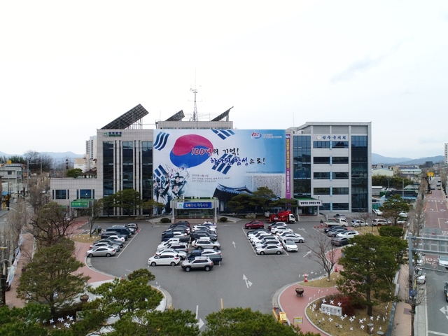 ▲ 성주군은 성주파리장서·4.2독립만세운동 100주년을 맞아 특색있는 ‘대형현수막’을 설치해 눈길을 끌고 있다.ⓒ성주군