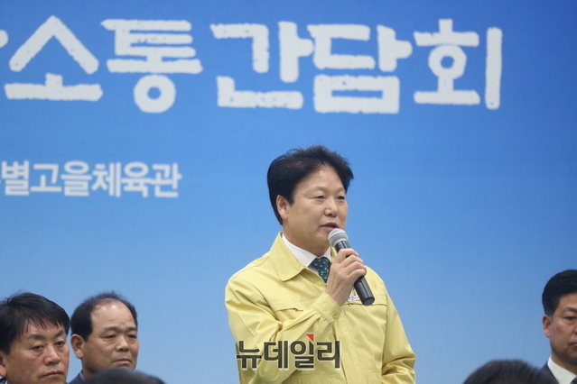 ▲ 이병환 성주군수가 현장소통간담회에서 인사말을 하고 있다. 그는 이날 남부내륙철도 성주역사 유치를 강하게 역설했다.ⓒ뉴데일리