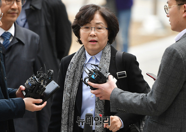 ▲ 김은경 전 환경부 장관이 25일 오전 서울동부지법에서 열린 구속전피의자심문(영장실질심사)에 출석하고 있다. ⓒ정상윤 기자