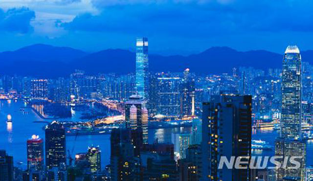 ▲ 홍콩의 야경. 대북제재를 회피하려는 세력들은 홍콩을 경유지로 삼는 경우가 많다고 한다. ⓒ뉴시스. 무단전재 및 재배포 금지.