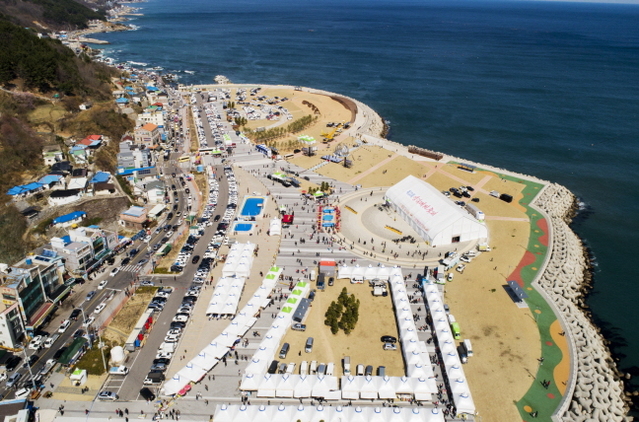 ▲ 영덕군 강구의 '제22회 영덕대게축제'현장 전경.ⓒ영덕군