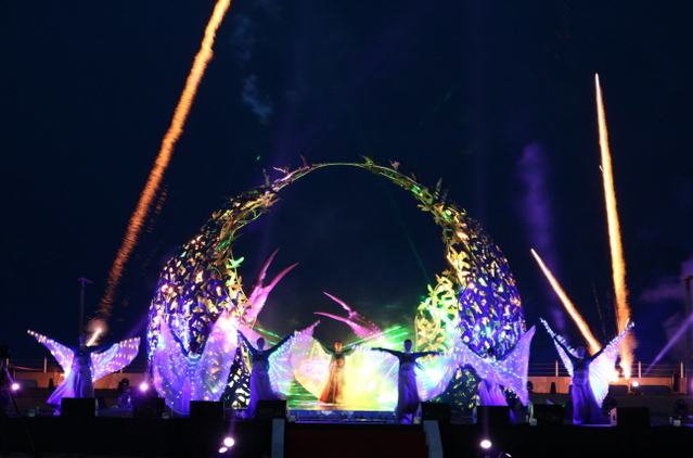 ▲ 제22회 영덕대게축제 주제공연인 '영덕판타지왕의 대게, 빛이 되다' 공연 장면.ⓒ영덕군