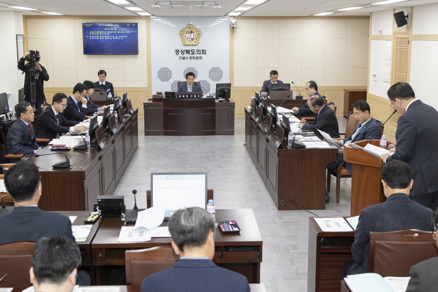 ▲ 경북도의회가 포항지진이 지역발전소로 인해 촉발된 것이라는 정부조사단 연구 발표 후 지진대책특위를 개최해 후속 대책 마련을 강하게 촉구했다.ⓒ경북도의회