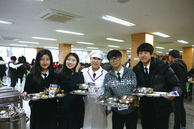 ▲ 청도군은 지난 22일 농업기술센터 세미나실에서 청도군, 교육청 및 관내 5개교 고등학교 급식관계자가 참석한 가운데 고등학교 급식지원 지침시달회의를 개최했다. ⓒ청도군