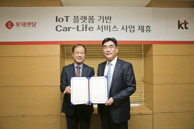 ▲ 롯데렌탈이 KT와 함께 IoT 플랫폼 기반 카라이프 서비스를 제공하는 업무협약을 체결했다.(왼쪽) 롯데렌탈 이훈기 대표이사, (오른쪽)KT 미래플랫폼사업부문장 이동면 사장.ⓒ롯데렌탈