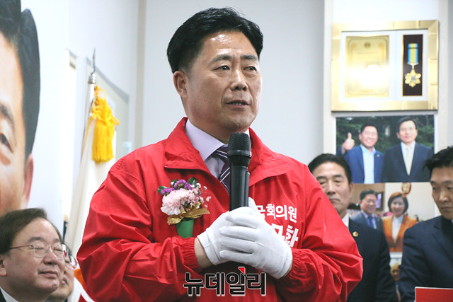 한국당 김규환 의원이 27일 동구 방촌동에서 사무실을 개소하고 2020년 총선 승리를 다짐했다.ⓒ뉴데일리