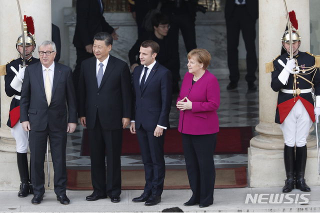 ▲ 26일 시진핑 주석이 프랑스 엘리제궁에서 유럽 주요 정상들과 포즈를 취하고 있다ⓒ뉴시스. 무단 전재 및 재배포 금지.