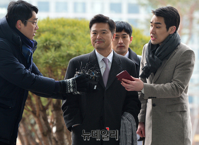 ▲ 김태우 전 수사관이 지난 1월 서울 송파구 서울동부지방검찰청에 출석하는 모습ⓒ박성원 기자