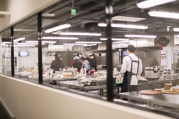 ▲ 롯데그룹이 15억원을 투자한 공유주방 스타트업 ‘위쿡’ 사직점. ⓒ롯데