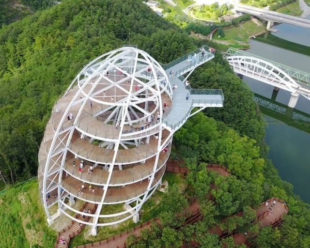 ▲ 한국관광 100선에 선정된 만천하스카이워크 모습.ⓒ단양군
