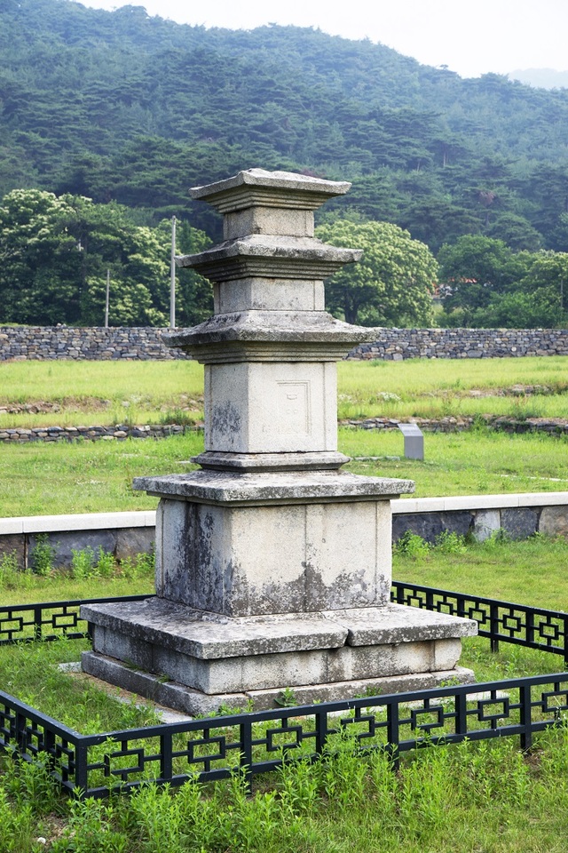 ▲ 충남 보령 성주사지 동 삼층석탑.ⓒ충남도