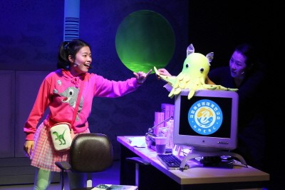 ▲ 미스터리 추리연극 '위험한 실험실 B-123' 공연 장면.ⓒ종로문화재단 아이들극장