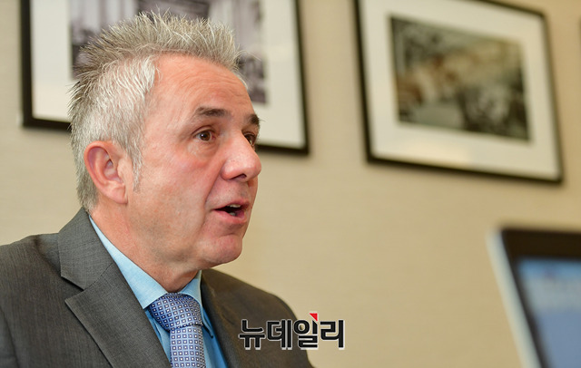 ▲ 융프라우 철도 CEO 우어스 케슬러 대표. 32년째 근무 중이며 회사에 대한 자부심이 가득했다. ⓒ정상윤 기자.