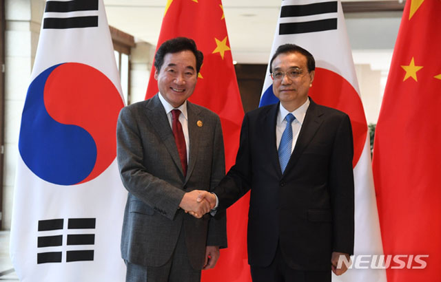 ▲ 지난 27일 이낙연 총리와 리커창 중국 총리 회담 사진. ⓒ뉴시스. 무단전재 및 재배포 금지.