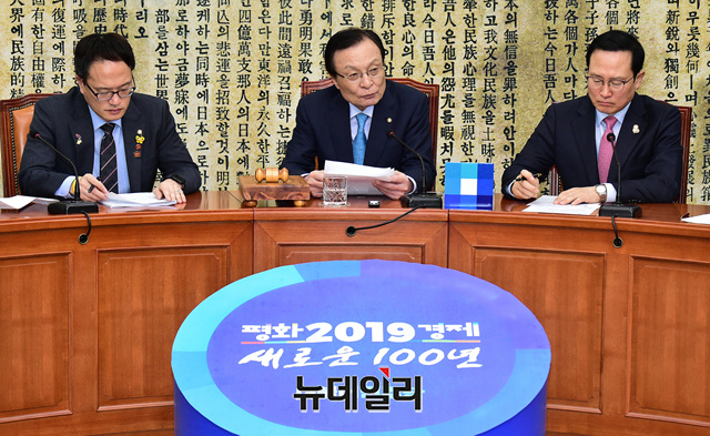 ▲ 이해찬 더불어민주당 대표가 29일 오전 국회에서 열린 최고위원회의에서 모두발언을 하고 있다. 이종현 기자