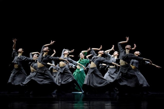 ▲ 쿰댄스컴퍼니 최진욱 안무가의 '공동체' 공연 장면.ⓒ한국춤협회