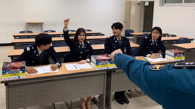 ▲ 한국영상대학교 경찰행정과 학생들이 모의토론 및 발표를 하고 있다.ⓒ한국영상대