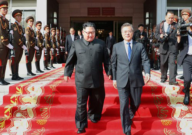 ▲ 지난해 5월 26일 몇 시간 만에 이뤄졌던 2차 판문점 남북정상회담 때 모습. ⓒ뉴시스. 무단전재 및 재배포 금지.