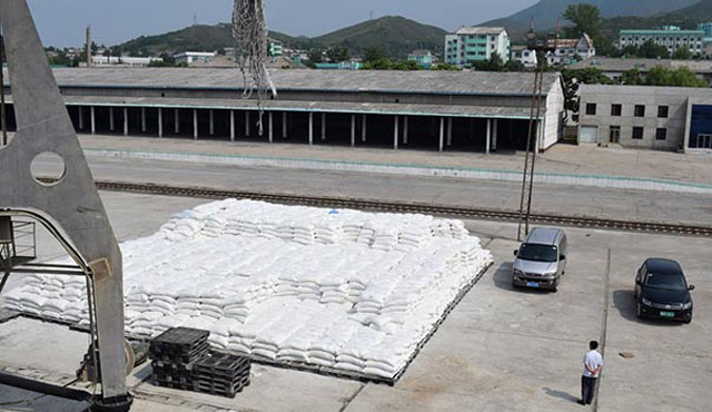 ▲ 과거 러시아가 북한에 보낸 밀가루. ⓒ자유아시아방송 관련보도 캡쳐-평양 주재 러시아 대사관 홈페이지.