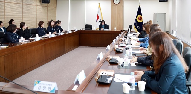 ▲ 박용희 세종시의원이 지난 1일 학교 학부모회의 법적 지위 확보를 위해 ‘세종시교육청 학교 학부모회 설치․운영에 관한 조례’ 제정을 위한 공청회를 가졌다.ⓒ세종시의회