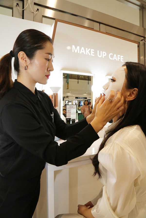 ▲ 메이크업 카페ⓒ애경산업